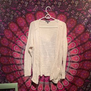 American Eagle cream sweater w/ pockets!